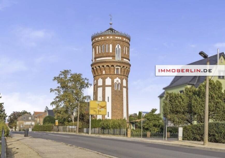 IMMOBERLIN.DE - Großartig sanierter Wasserturm mit 4 Wohnungen, Designambiente, Lift, Swimmingpool – Malchin – Bild 1 von 9
