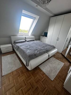 Lichtdurchflutete Dachgeschosswohnung mit offener Küche, Kamin, Tiefgarage und modernem Wohnkomfort – 22045 Hamburg – Vorschaubild 8