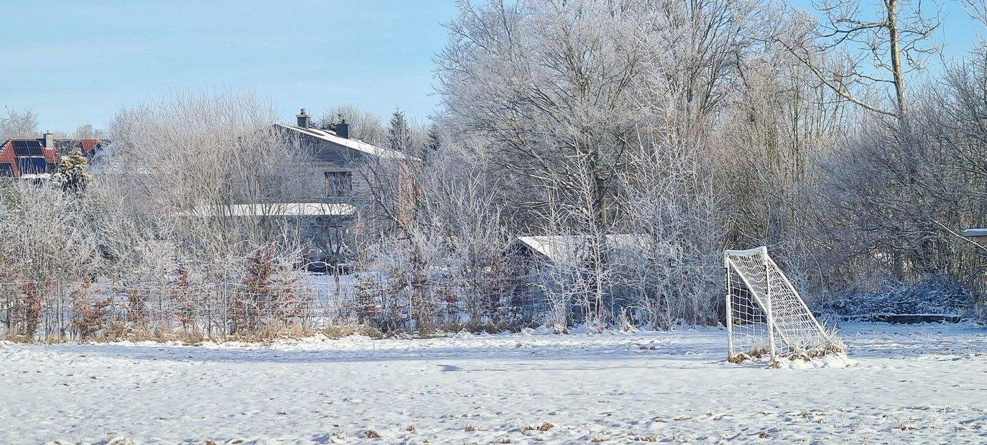 Energieeffiziente Freiheit: Viel Platz im Neubau und Altbau (2018/1946) auf 1,25 ha, 9 Zimmer – Neuengörs – Bild 1 von 9