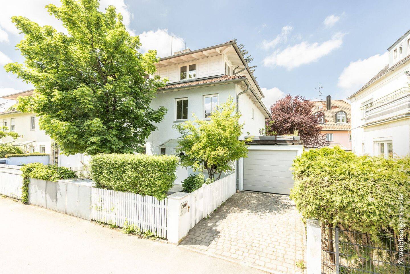 Stilvolle Doppelhaushälfte nahe Ostpark mit eingewachsenem Garten und ausgebautem Dachgeschoss – München – Vorschaubild 3