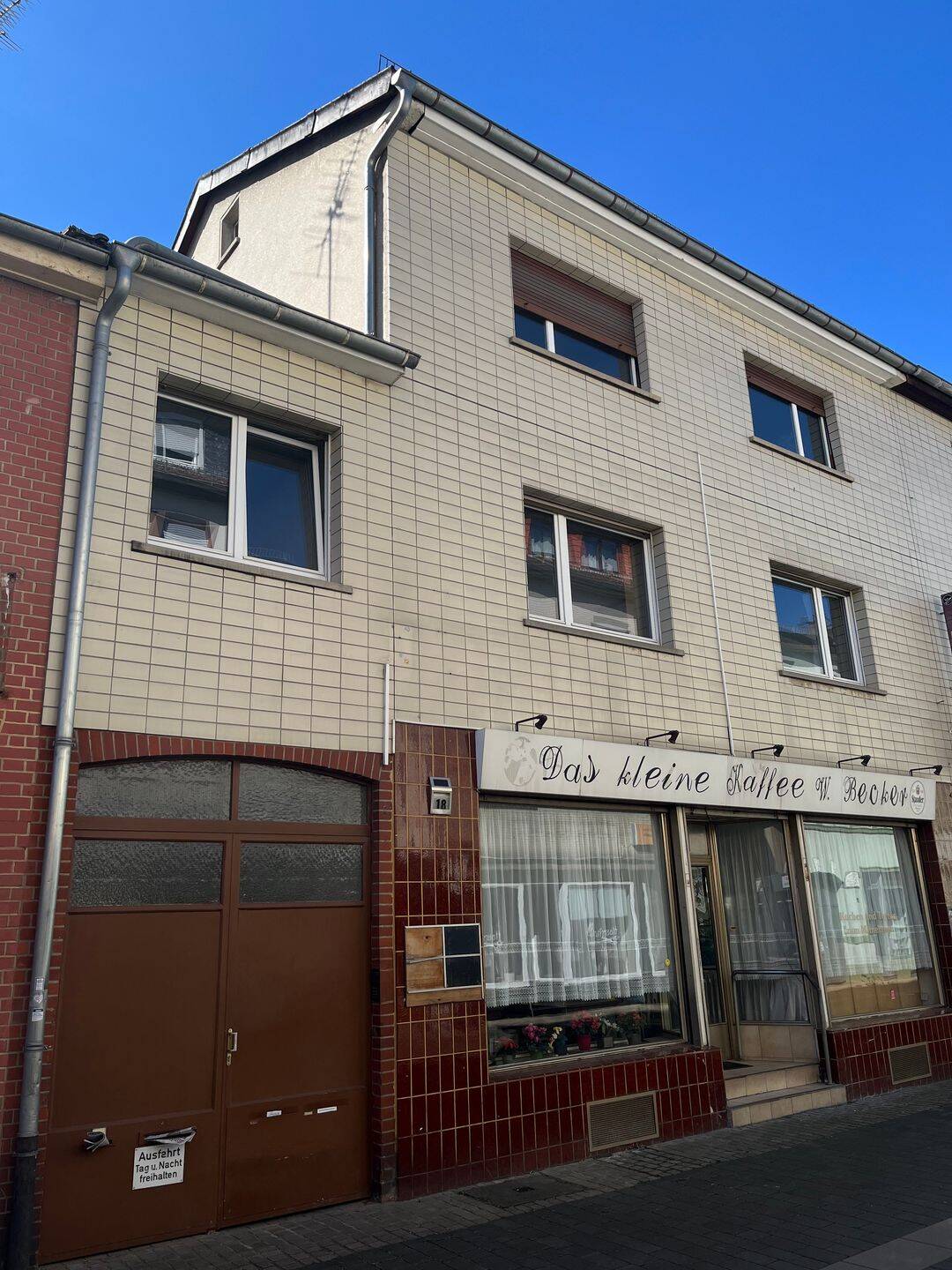 TOP | Stadthaus 2 WE 1 Laden | gr. Hintergebäude Aus/Um/Neubau ca. 145 m2 möglich | Grd. 338 m2 | – Neu-Isenburg – Bild 1 von 9