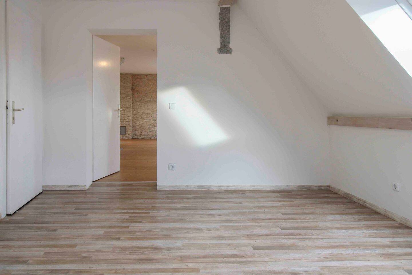 Wohnen, Vermieten oder Kombinieren - Haus mit Einliegerpotenzial und Entwicklungschancen – Fürth – Vorschaubild 3
