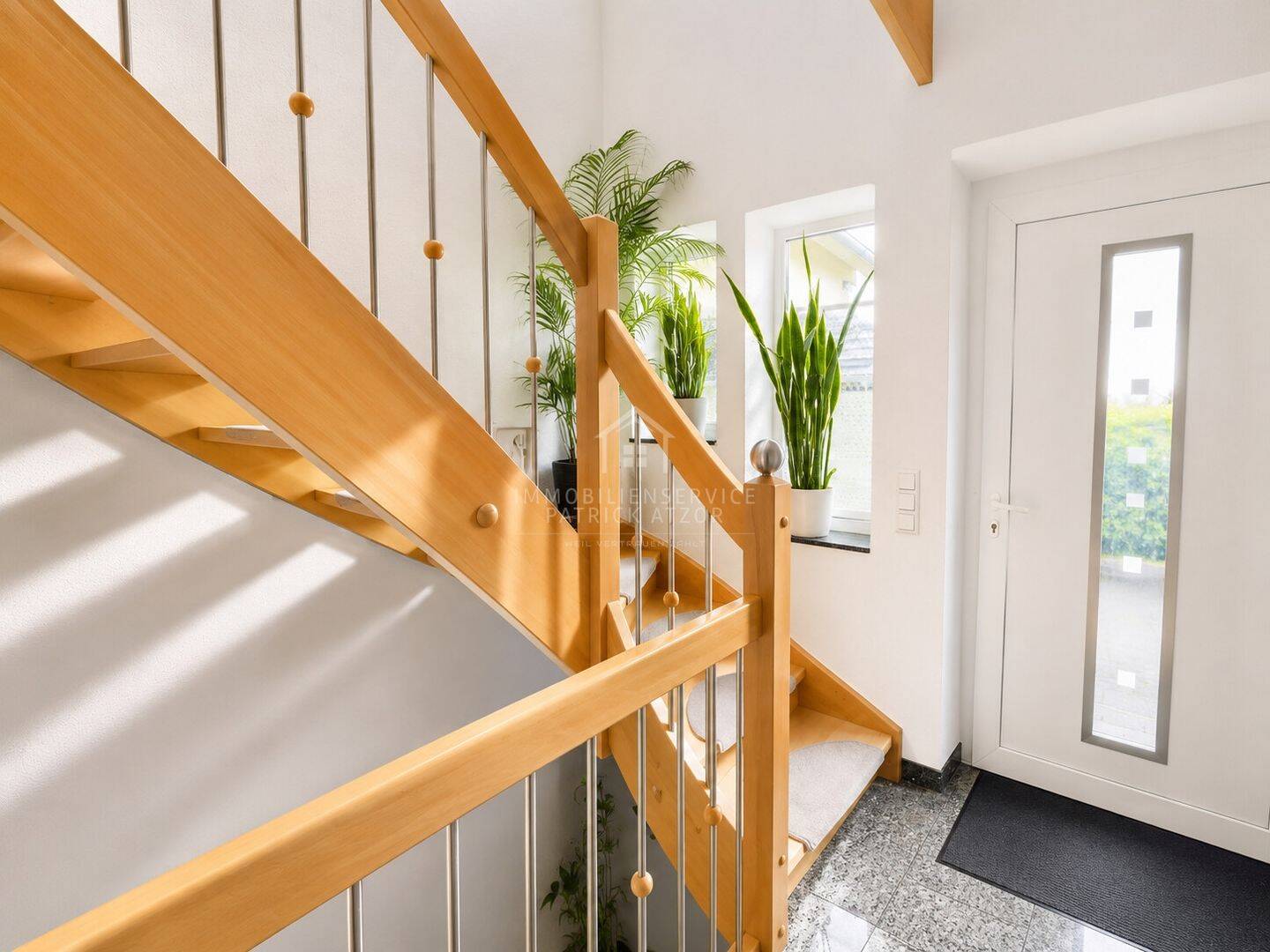 Umfangreich modernisiertes Zweifamilienhaus mit 3 nutzbaren Einheiten, Terrassen, Balkon und Garage – Eichenzell – Vorschaubild 4