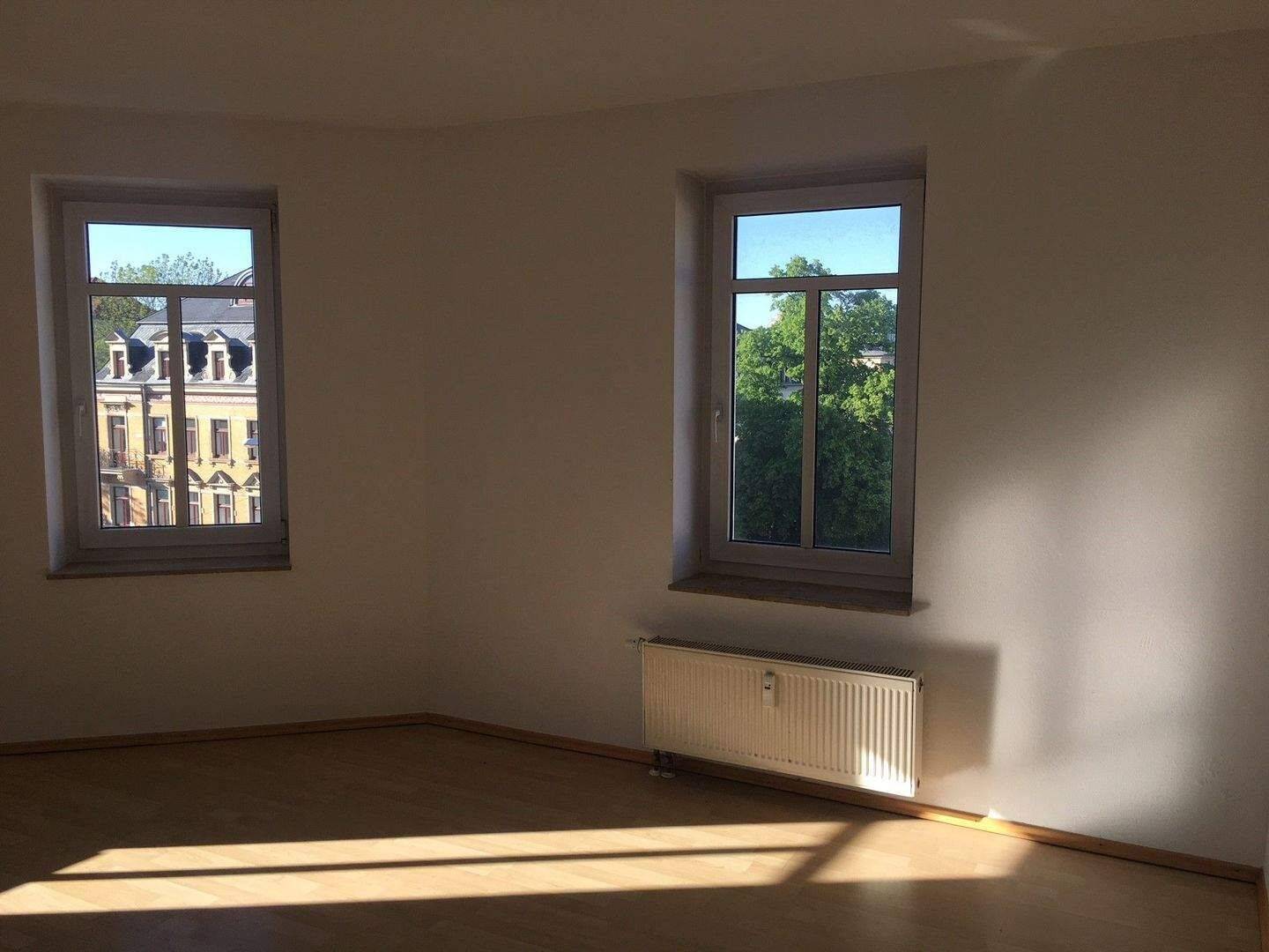 Helle Dachgeschosswohnung in verkehrsgünstiger Lage!!