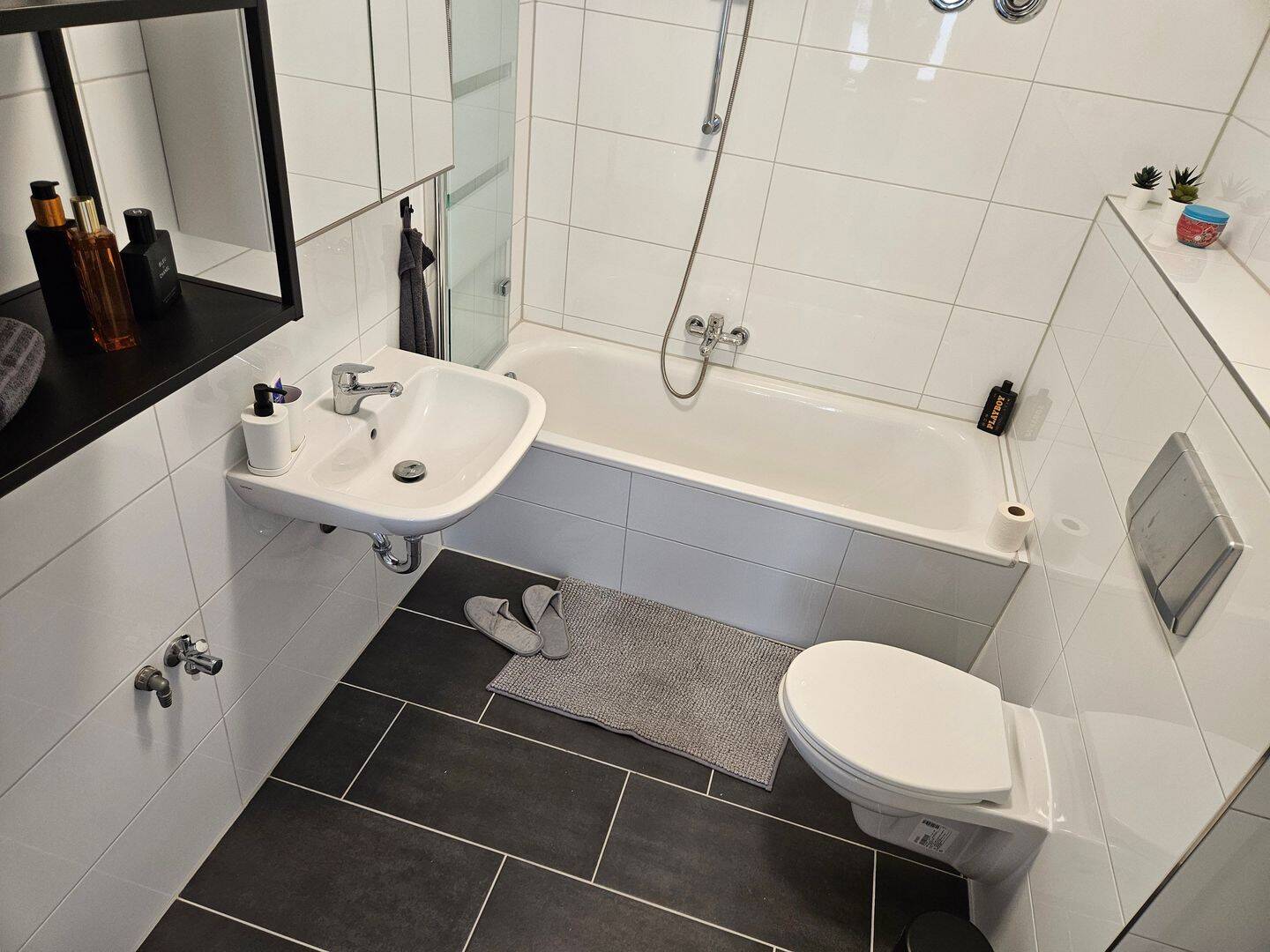 Mit Video: Kleine Terrassenwohnung im Innenhof mit Einbauküche – Magdeburg – Vorschaubild 9