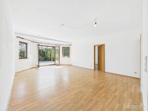 Stilvolle 3-Zimmer-Wohnung mit großzügiger Terrasse und lichtdurchflutetem Wohnkonzept – 91320 Ebermannstadt – Vorschaubild 3