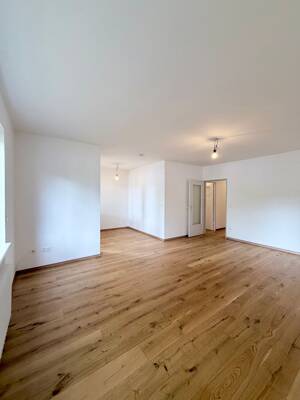 Stilvolle 2 Zimmer Wohnung mit Parkett, Balkon und Außenstellplatz in Lichterfelde – 12203 Berlin – Vorschaubild 3