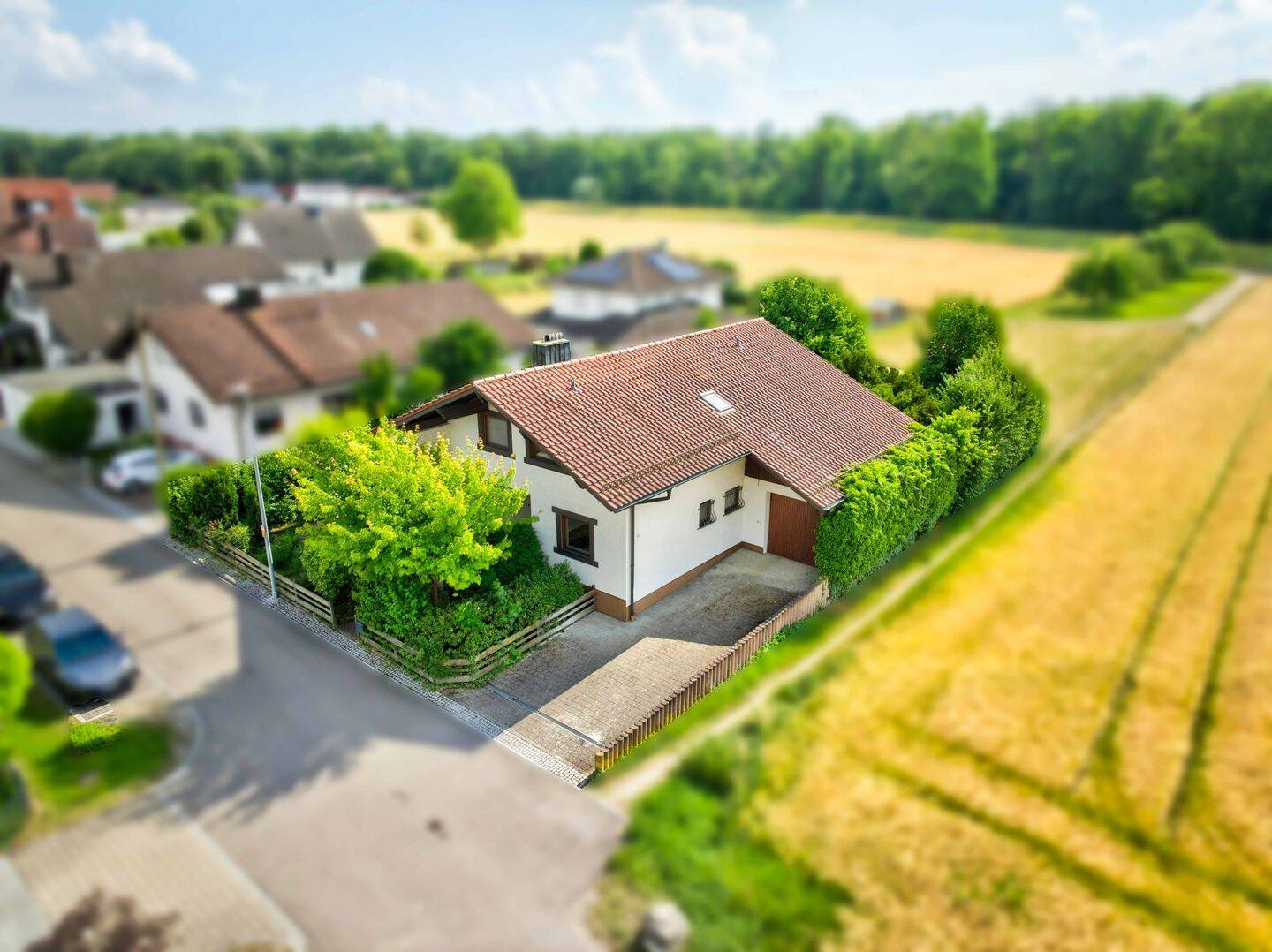 Wohnen, bauen oder verkaufen: EFH mit zusätzlichem Bauplatz in Waldrandlage