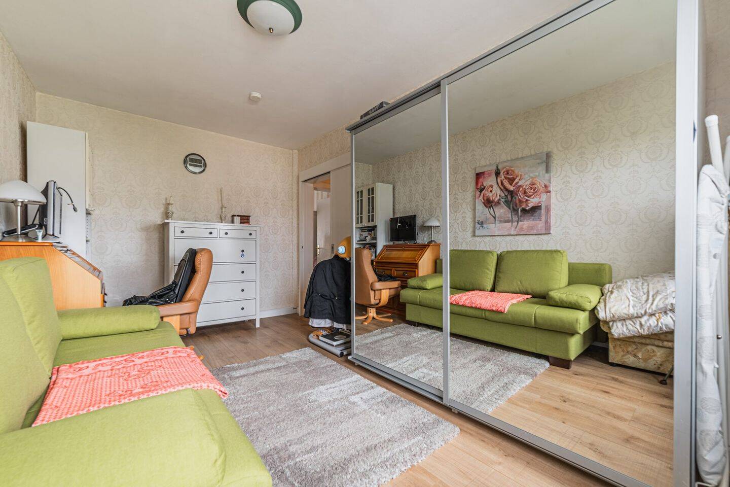 2-Zimmer-Wohnung mit Einbauküche, Kamin im Wohnzimmer, eigenem Gartenanteil und Loggia – Kiel – Vorschaubild 5