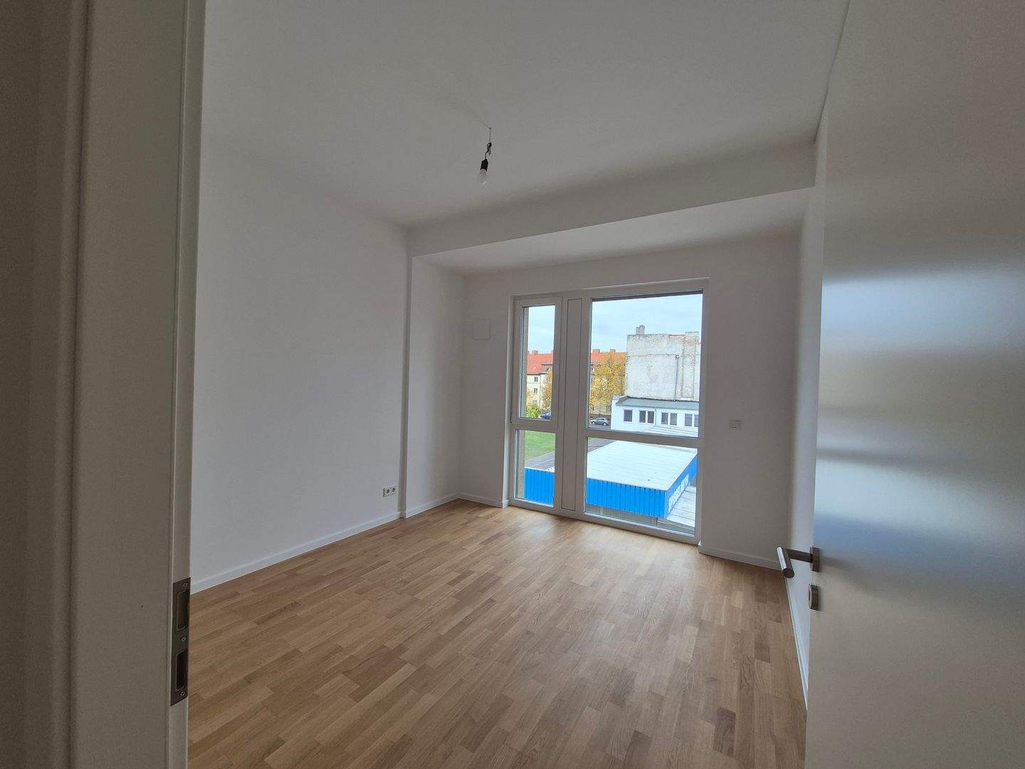 Schicke 2-Zimmer mit Parkett, Balkon, Einbauküche, Fußbodenheizung u. Stellplatz – Magdeburg – Vorschaubild 6