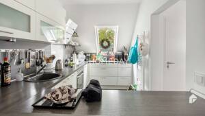 Drei Ebenen, viel Charakter: Maisonettewohnung mit Süd-Loggia & Einbauküche – 22043 Hamburg – Vorschaubild 4