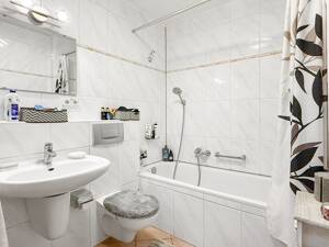 Idyllisch im Grünen - gepflegte Wohnung mit Terrasse in Köln-Marienburg – 50968 Köln – Vorschaubild 9