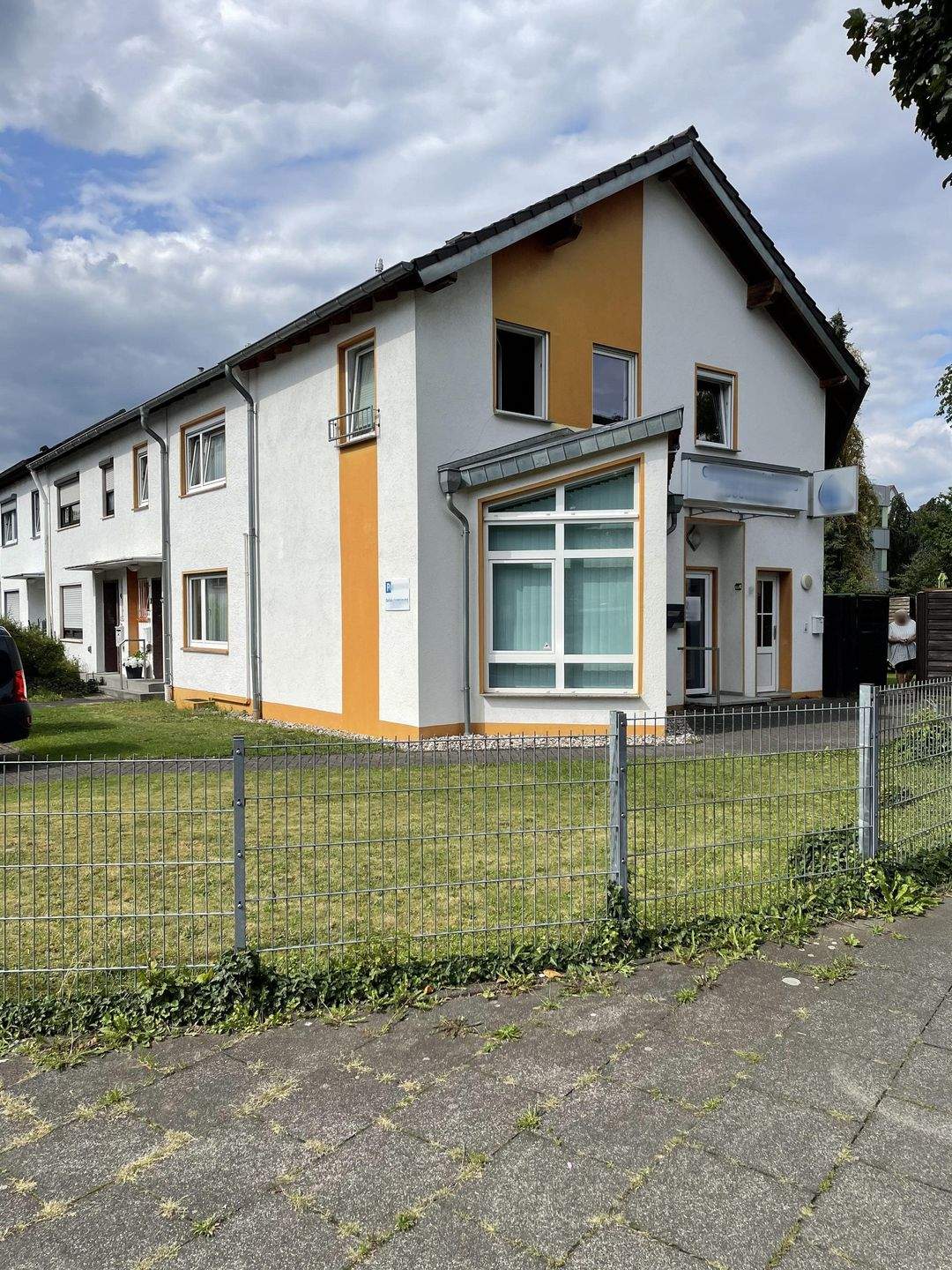 Einfamilienhaus mit vermietetem Anbau - Wohnen & Rendite vereint
