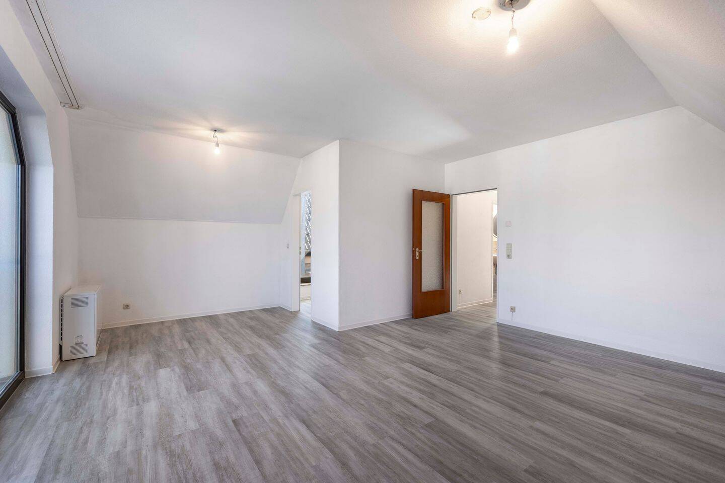 Trier-Heiligkreuz: Charmante 2 ZKB-Wohnung mit ca. 49 m² WFL, Dachterrasse und TG-Stellplatz – Trier – Vorschaubild 4