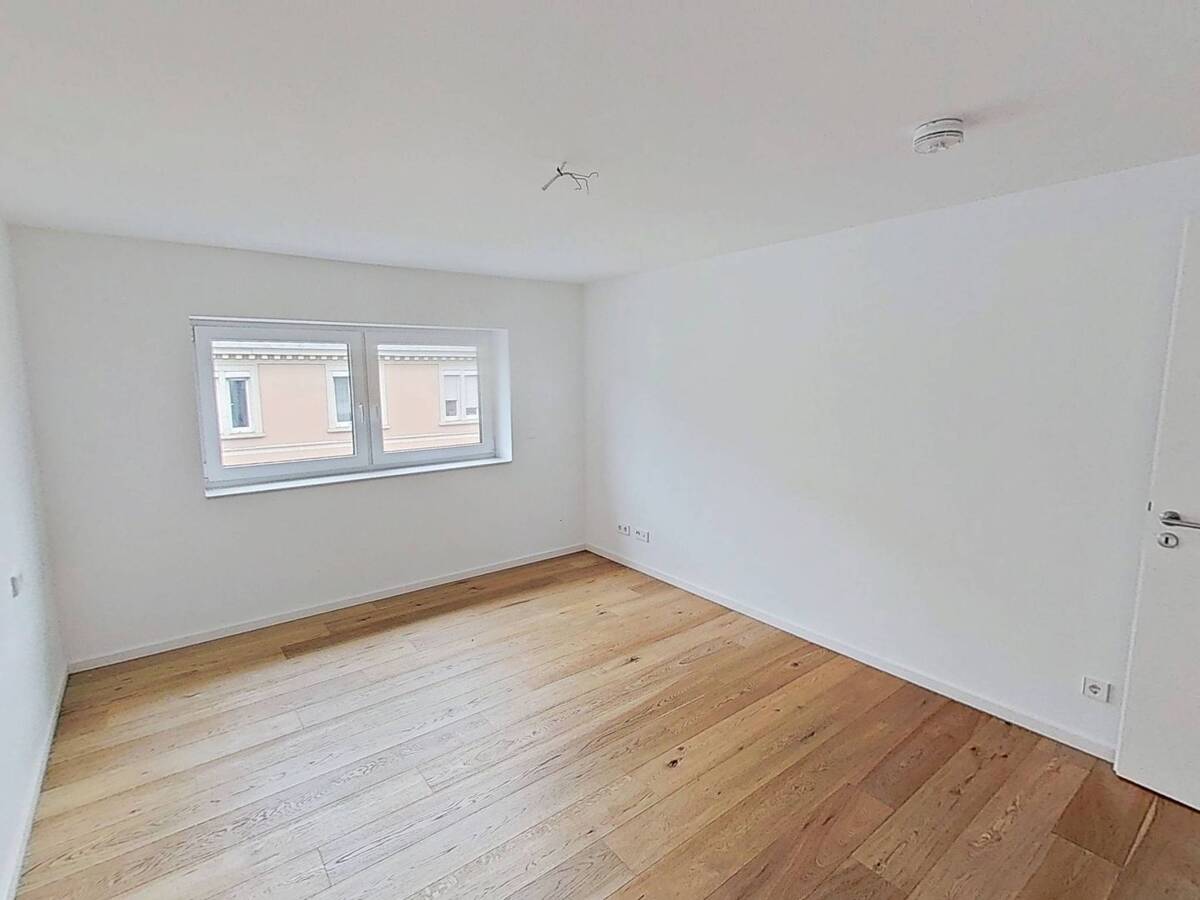 Moderne und geräumige 3-Zimmer-Wohnung mit BALKON und EINBAUKÜCHE im Stuttgarter Westen – 70176 Stuttgart – Bild 1 von 9