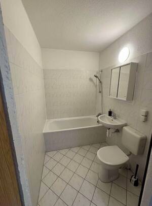 Ruhige 3 Zimmer Wohnung mit Balkon in Berlin Friedrichsfelde – 10315 Berlin – Vorschaubild 4