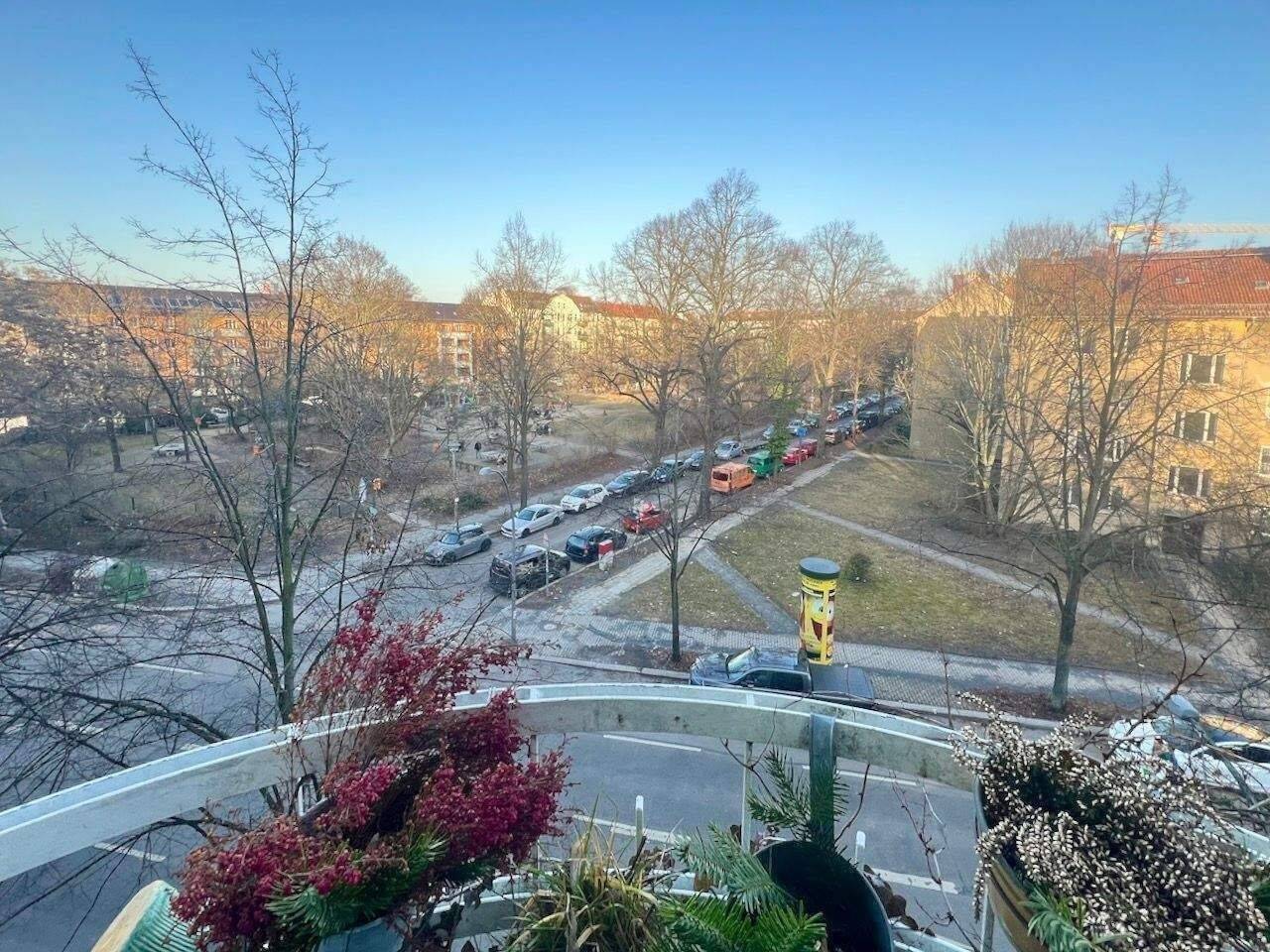 FRANZÖSISCHER BALKON & GEMEINSCHAFTSGARTEN - GUTER SCHNITT & ZENTRAL GELEGEN - ZUR ZEIT VERMIETET – Berlin – Vorschaubild 2