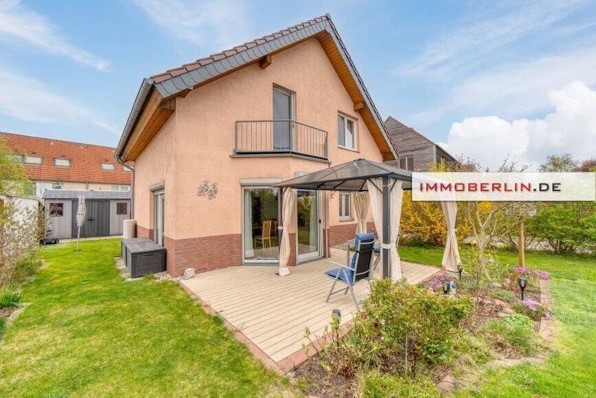 IMMOBERLIN.DE - Adrettes Haus mit Südterrassen in familienfreundlicher Lage im Berliner Speckgürtel