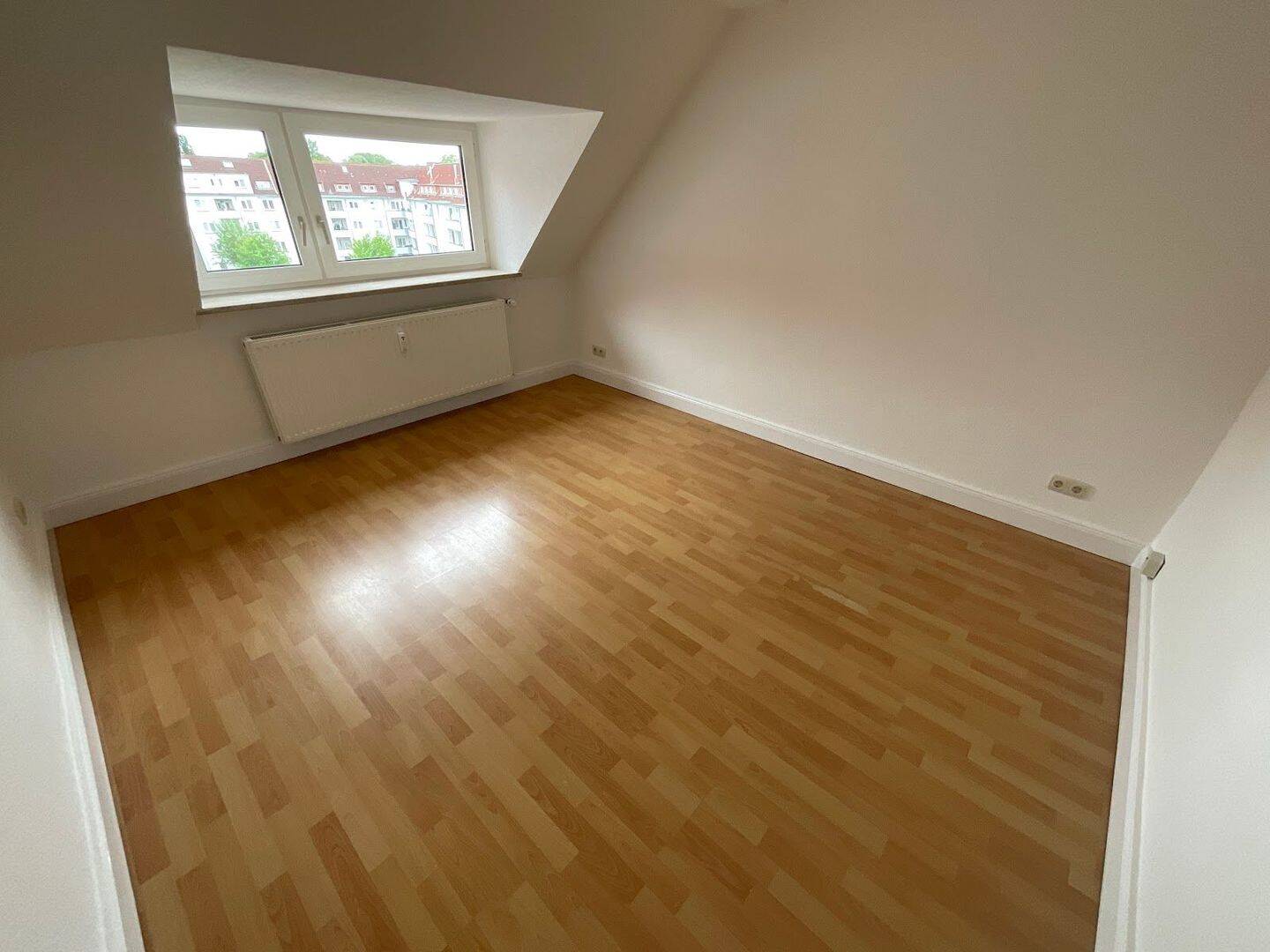 2 Zimmer-Dachgeschosswohnung mit geräumiger Wohnküche – Lübeck – Vorschaubild 7