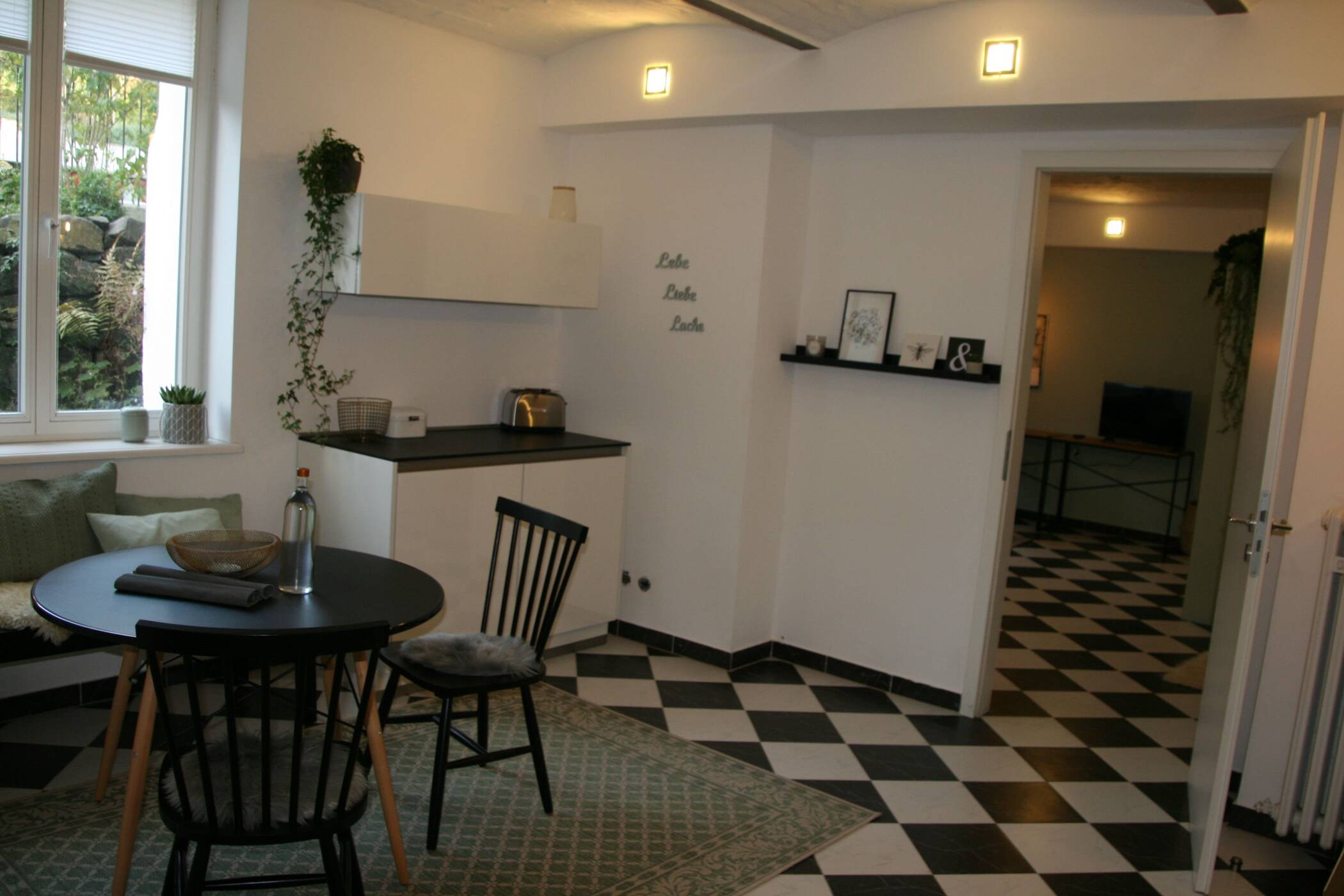 Charmantes & wundervolles Studio Apartment – Köln – Vorschaubild 9