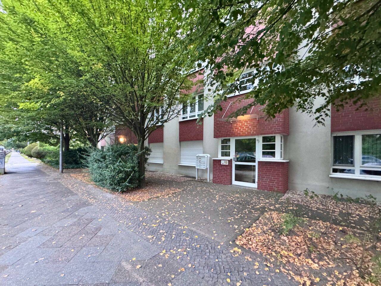 SONNIGE TERRASSE - MIT FAHRSTUHL & TIEFGARAGEN-STELLPLATZ - ZUR ZEIT VERMIETET – Berlin – Vorschaubild 9