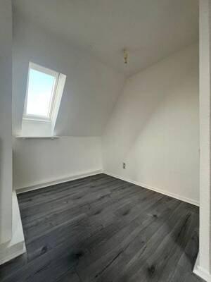 Frisch modernisierte 2,5-Zimmer-Dachgeschosswohnung in Dortmund-Brackel - sofort bezugsfrei – 44309 Dortmund – Vorschaubild 6