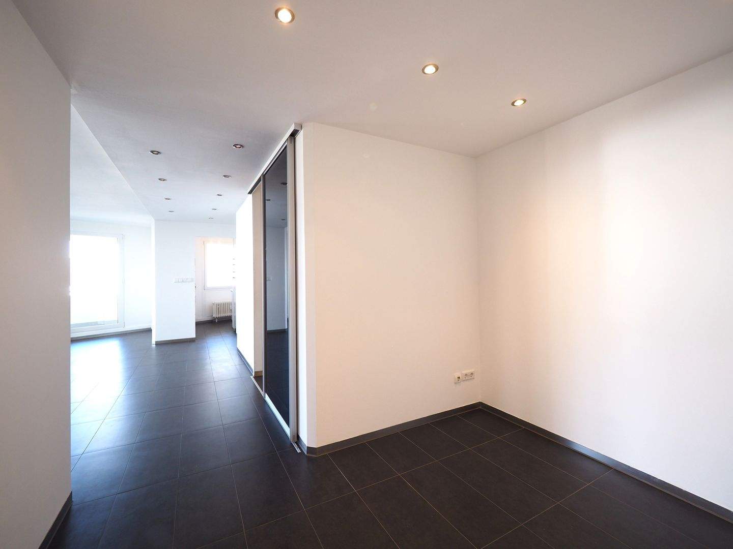 Tolle Kapitalanlage: Schicke 3-Zimmer Wohnung mit 2 Loggien in bester Lage von Neu-Ulm – Neu-Ulm – Vorschaubild 6