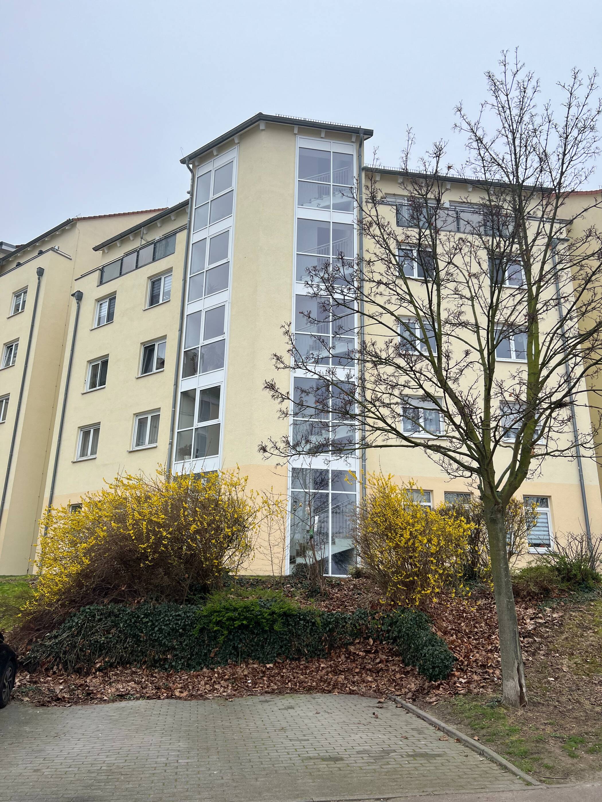 Ein Zuhause zum Wohlfühlen - Stilvolle Dachgeschosswohnung in ruhiger Lage