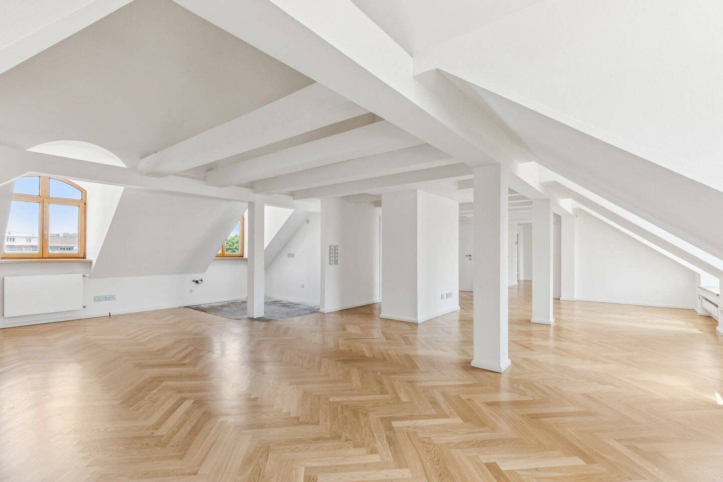 Lichtdurchflutetes Dachgeschossjuwel im Herzen der Maxvorstadt – München – Vorschaubild 4