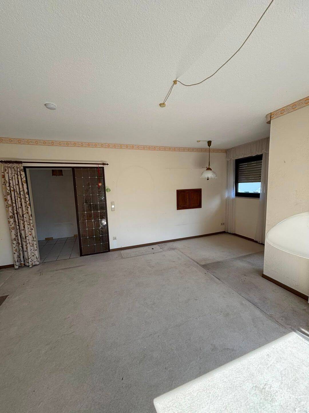 Charmante 2-Zimmer-Eigentumswohnung mit Balkon, Stellplatz und Hobbyraum !