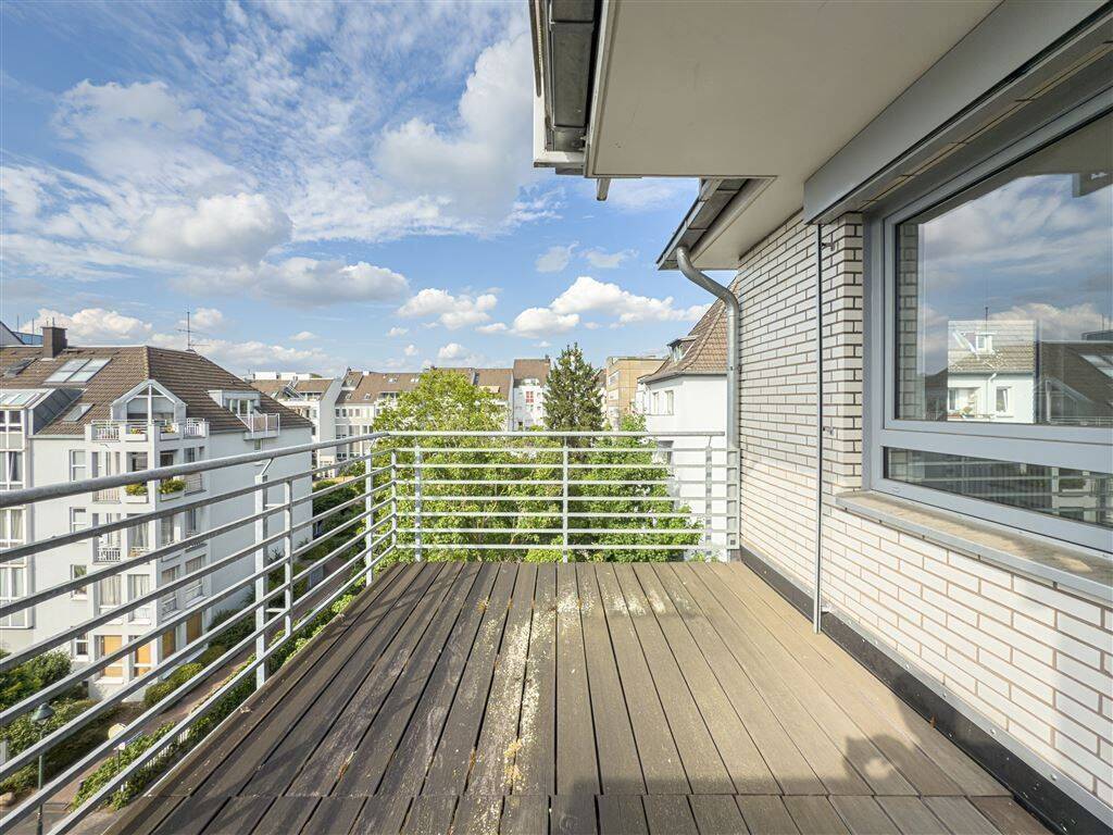 2-Zimmer-Wohnung in Toplage mit Terrasse & Balkon – Düsseldorf – Vorschaubild 2