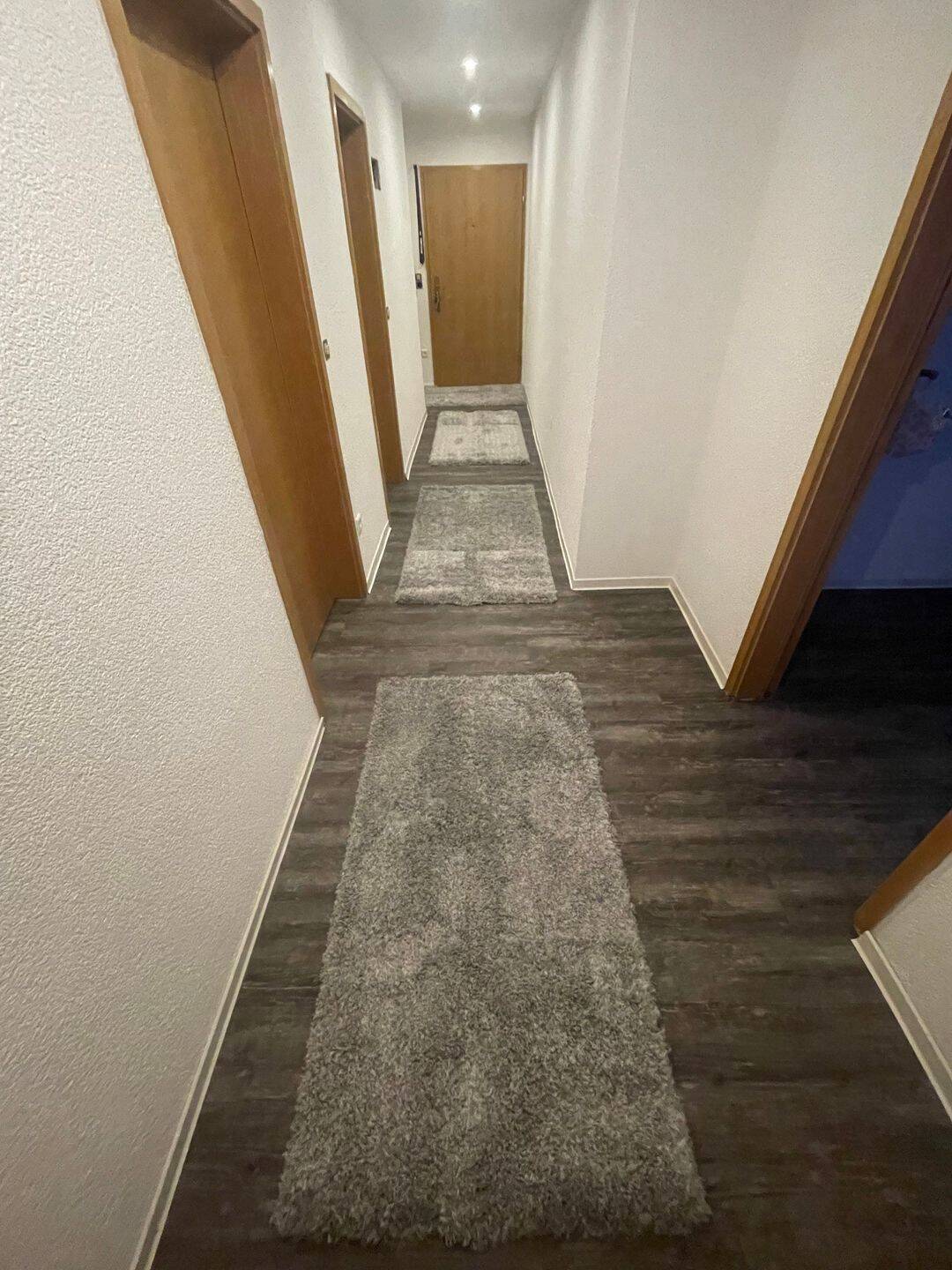 Modernisierte 3-Zimmer-Wohnung (76m²) mit großem Balkon - Nähe Porsche und Bosch – Stuttgart – Vorschaubild 2