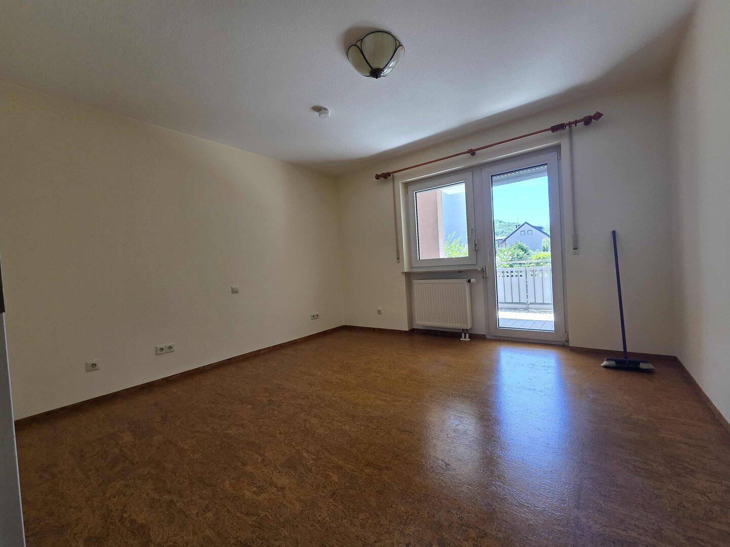 großzügige 4 Zimmer Wohnung im EG mit Balkon, TG-Stellplatz und Aufzug in Wertheim Hofgarten (Besichtigungstermin beachten!) – Wertheim – Vorschaubild 8