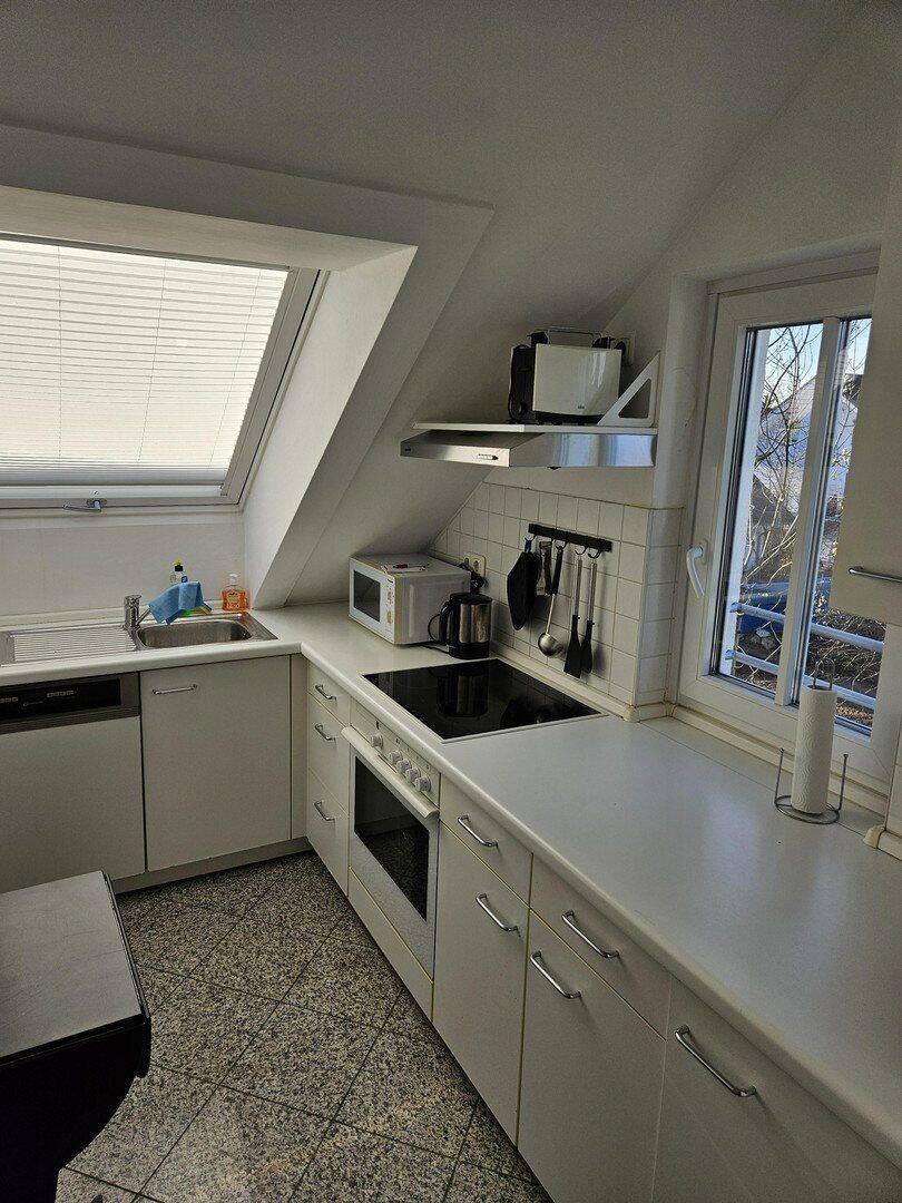 Möblierte 2-Zimmer-Wohnung mit Balkon, TG-Stellplatz und WLAN - ideal für Expats – München – Vorschaubild 9