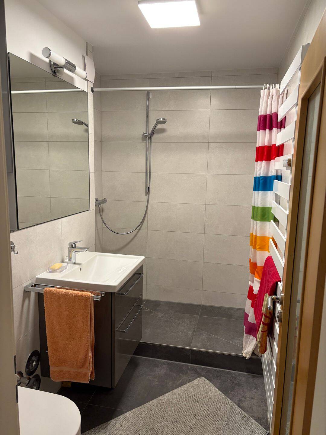 Hochwertig sanierte 2-Zimmer-Wohnung - Tiefgarage, ruhige Lage und Top-Anbindung in Milbertshofen – München – Vorschaubild 4