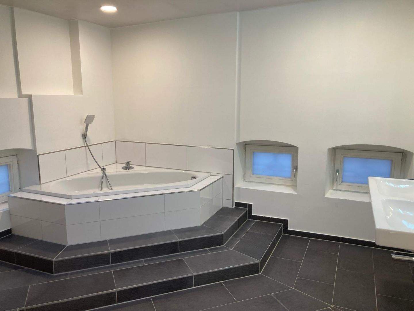 Denkmalgeschütztes Ärzte- und Geschäftshaus mit Wohnanteil in 1 A Lage von MG - Nähe Bunter Garten ! – Mönchengladbach – Vorschaubild 6