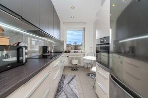 Sofort bezugsfrei: modernisierte 3-Zimmer-Wohnung mit Weitblick & TG-Stellplatz in Bogenhausen – 81677 München – Vorschaubild 9