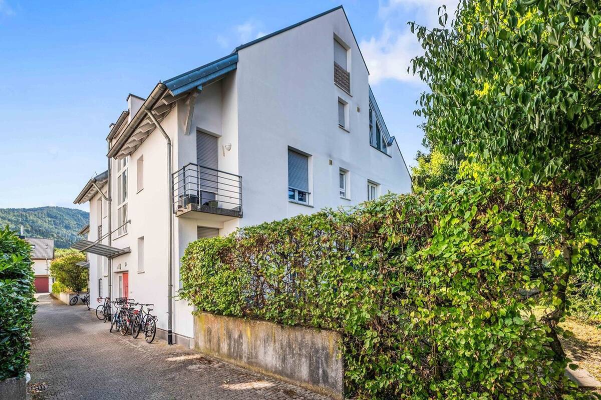 Dachgeschosswohnung mit Galerie & Tiefgarage – 79117 Freiburg im Breisgau – Bild 1 von 9