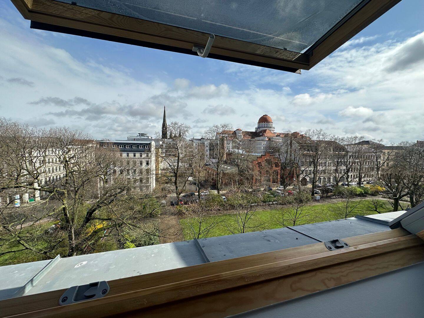 Penthouse Wohnung mit Klimaanlage über den Dächern der Stadt ab sofort zu vermieten