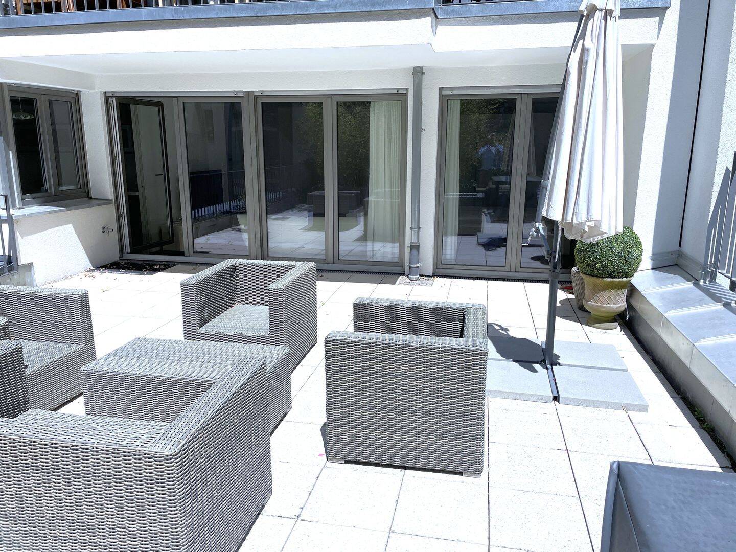 Moderne, bezugsfreie 2-Zi-Citywohnung mit großer Sonnenterrasse und Wellnessoase im Haus – München – Vorschaubild 3