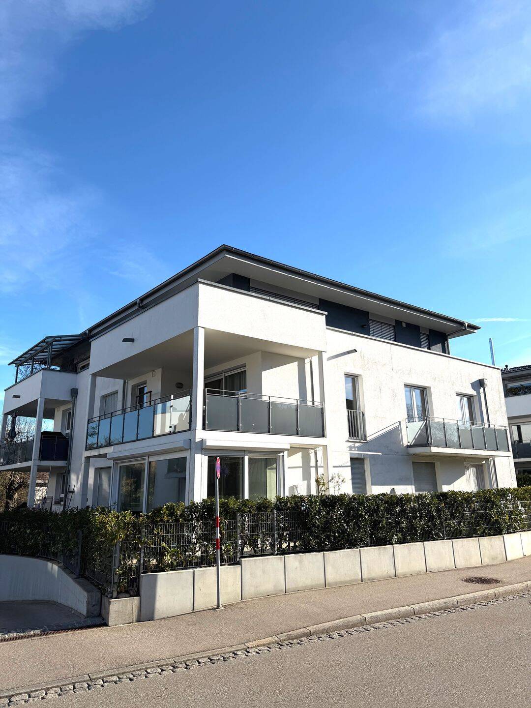 Exklusive 4-Zimmer Wohnung mit EBK + TG-Stpl. im Freiburg Osten – Freiburg im Breisgau – Bild 1 von 9