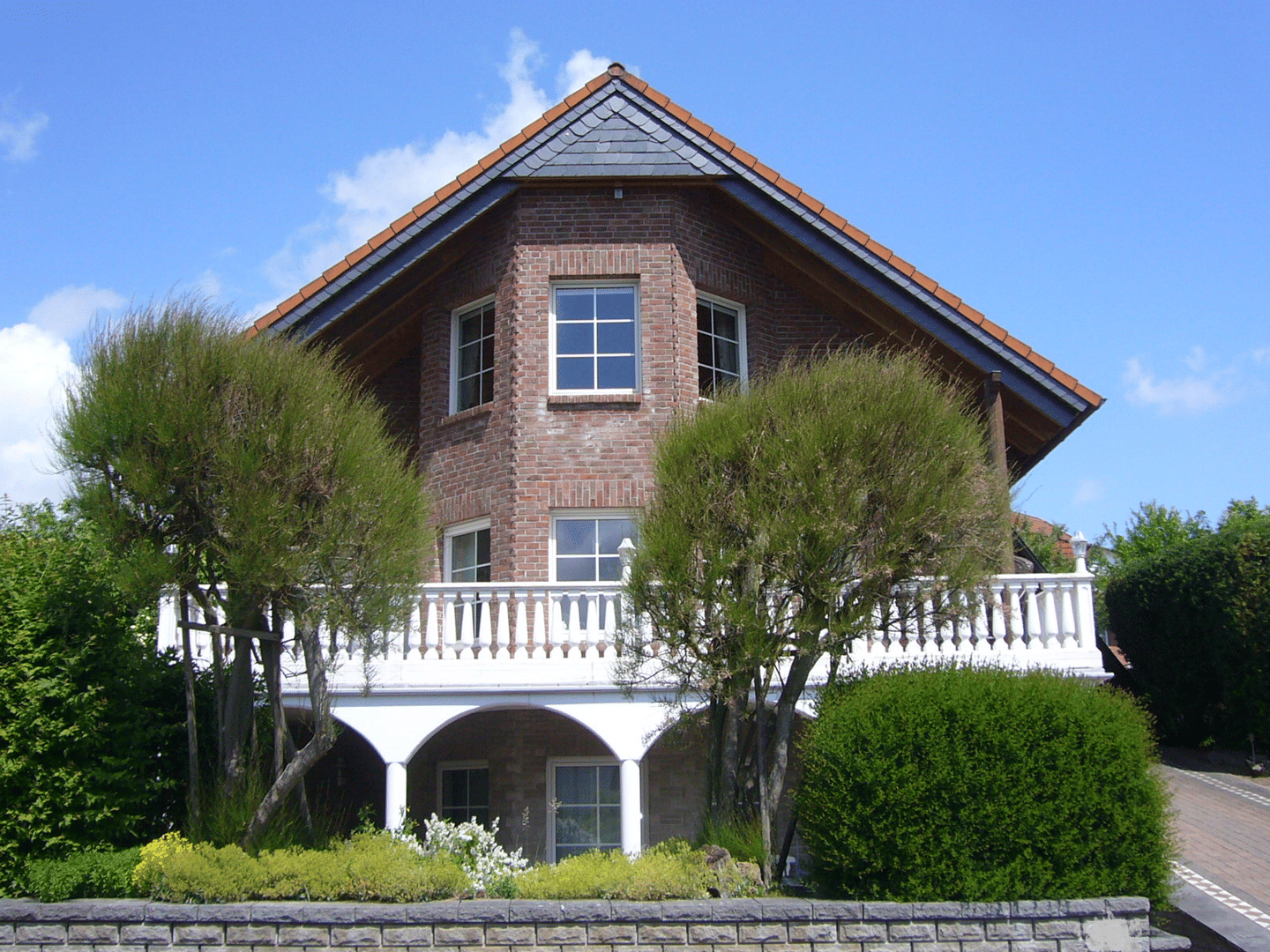 Reserviert, repräsentatives, großzügiges Einfamilienhaus in Schauenburg – Schauenburg – Bild 1 von 9
