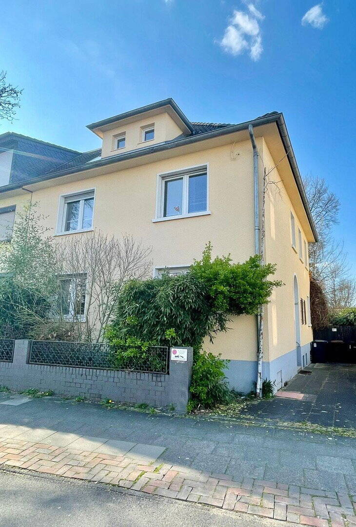 Geräumiges Einfamilienhaus mit großem Garten in bester Lage von Hürth – Hürth – Bild 1 von 9