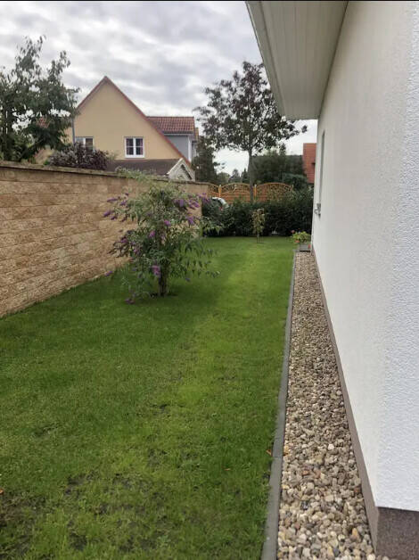 Attraktives Einfamilienhaus- 5 Zimmer, hochwertige Einbauküche und familienfreundliches Wohnambiente – Berlin – Vorschaubild 2