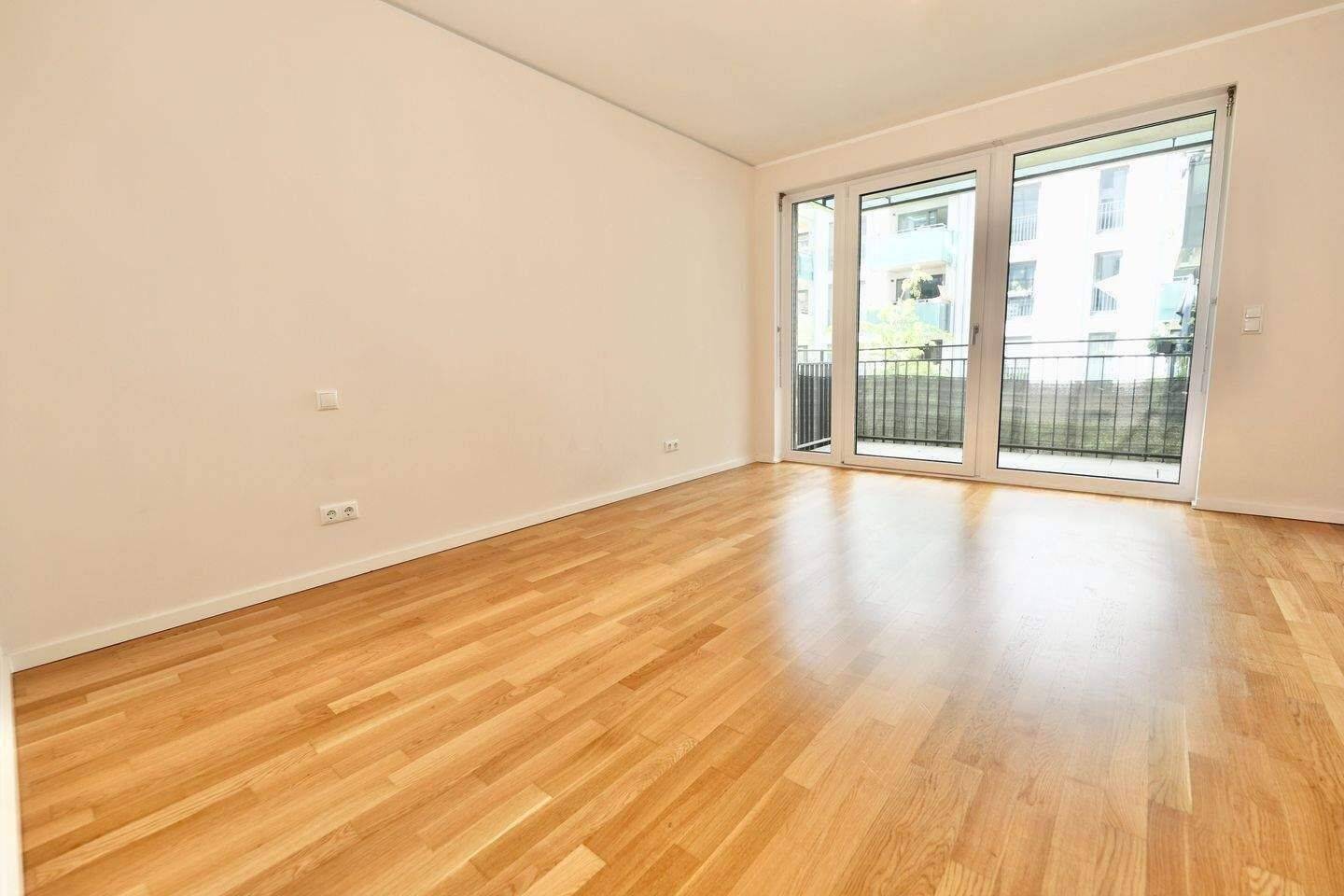 HOCHWERTIGE EINBAUKÜCHE, PARKETTBODEN & FUSSBODENHEIZUNG - 2 BALKONE - AUFZUG & TG-STELLPLATZ – Berlin – Vorschaubild 4