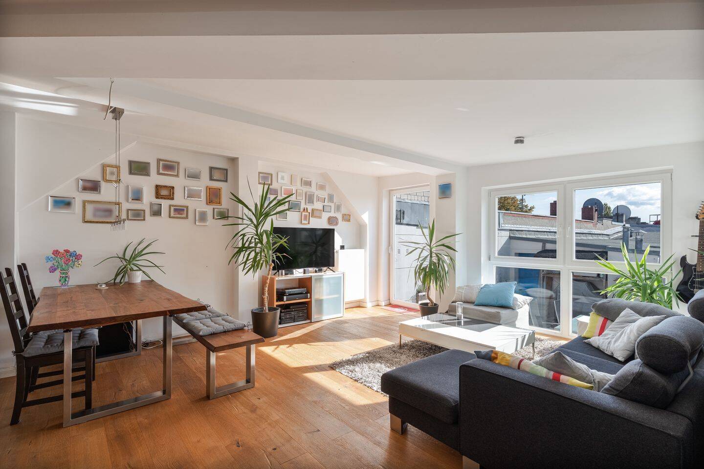 Urbaner Luxus auf höchstem Niveau - Dachgeschoss mit Atrium und Skyline-Panorama – Berlin – Vorschaubild 3