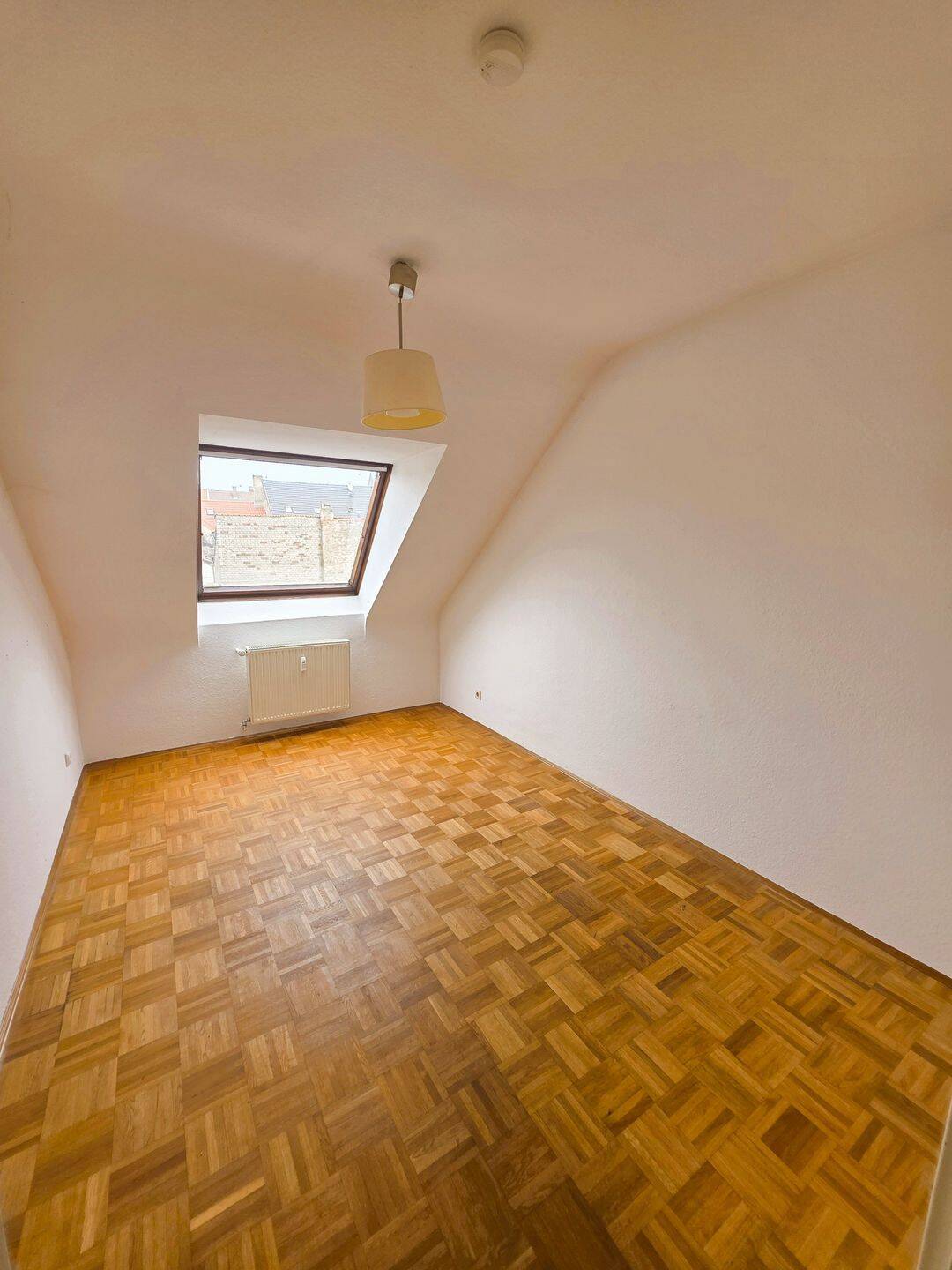 Sofort frei! 3-Zimmer-Dachgeschosswohnung mit Charme & Potenzial in gefragter Lage von Saarbrücken – Saarbrücken – Vorschaubild 6