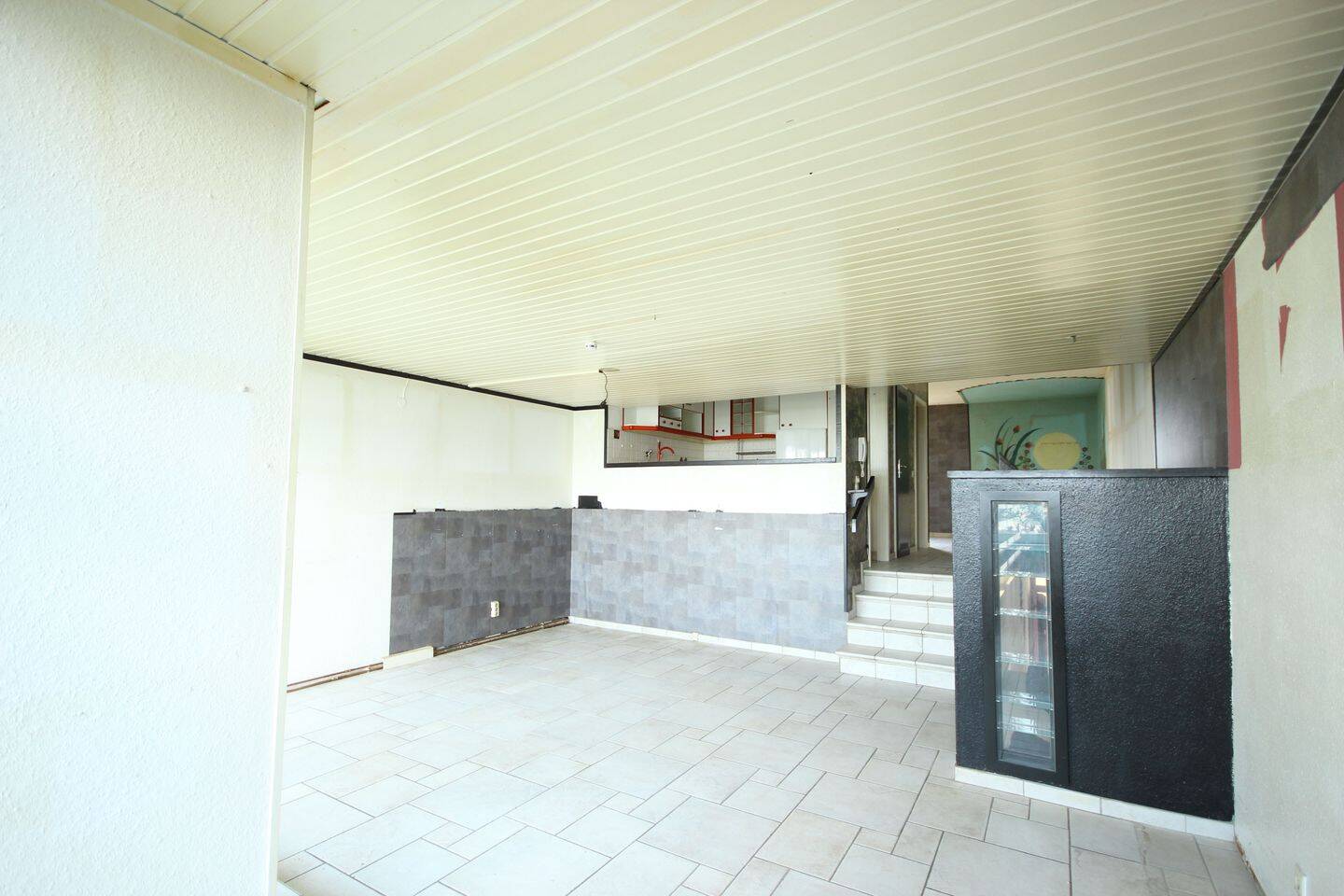 2 Zimmer, EBK, Balkon, Aufzug, inkl. Außenstellplatz, Schwimmbad, Sauna – Hannover – Vorschaubild 2