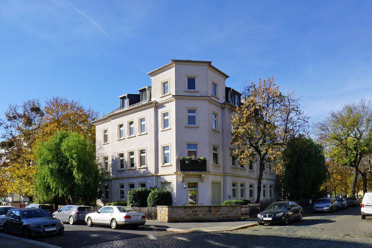 Striesen: Wanne & Dusche + EBK mgl.* – 1309 Dresden – Bild 1 von 9