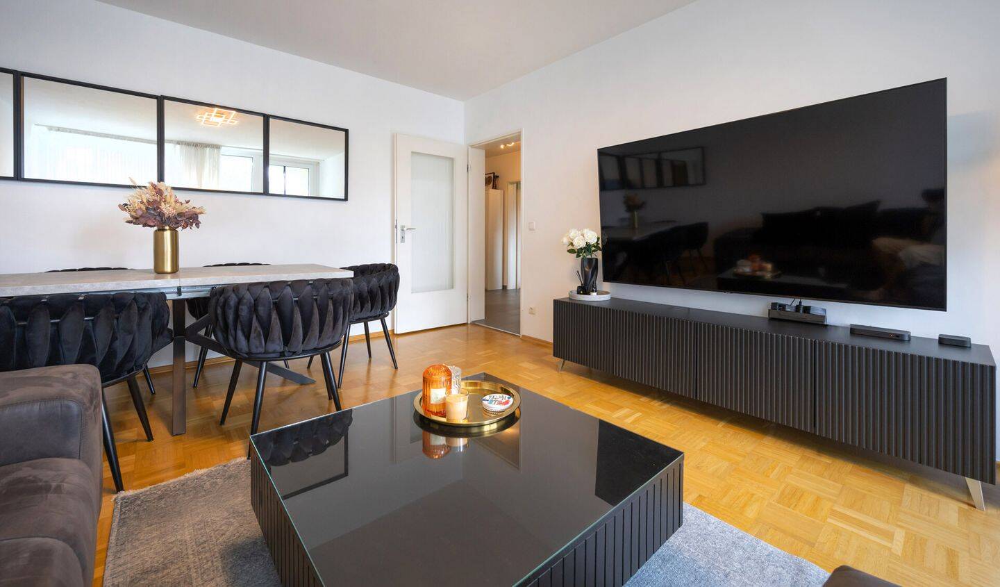 Panorama Tower Germering | Sanierte 2-Zimmer-Wohnung mit Balkon & Tiefgarage (4.OG) – Germering – Vorschaubild 2